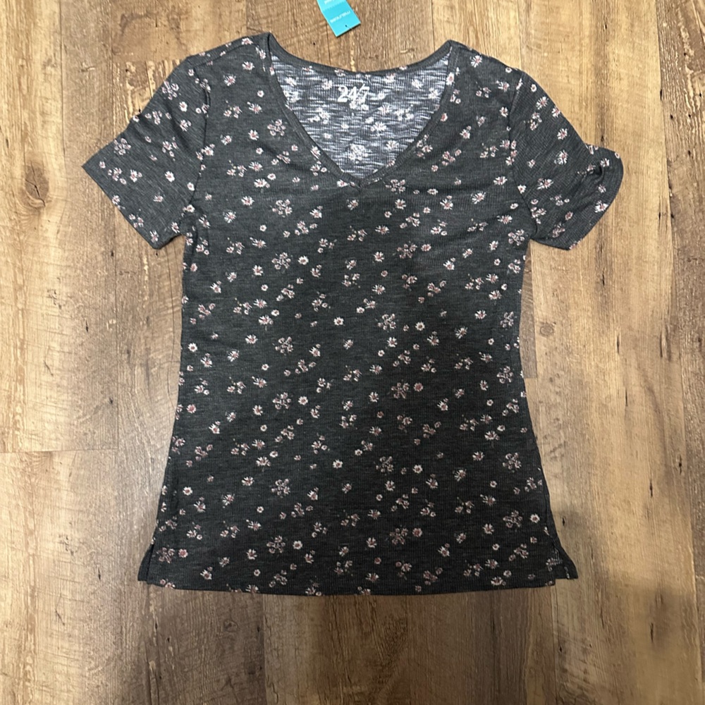 24/7 from Maurice’s - Floral design shirt for spring!!